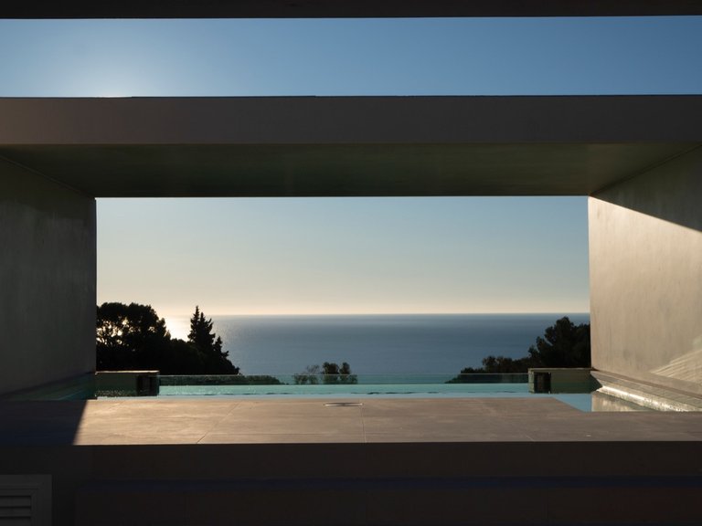 LUXURIOUS CONTEMPORARY VILLA WITH MEDITERRANEAN VIEWS 19
