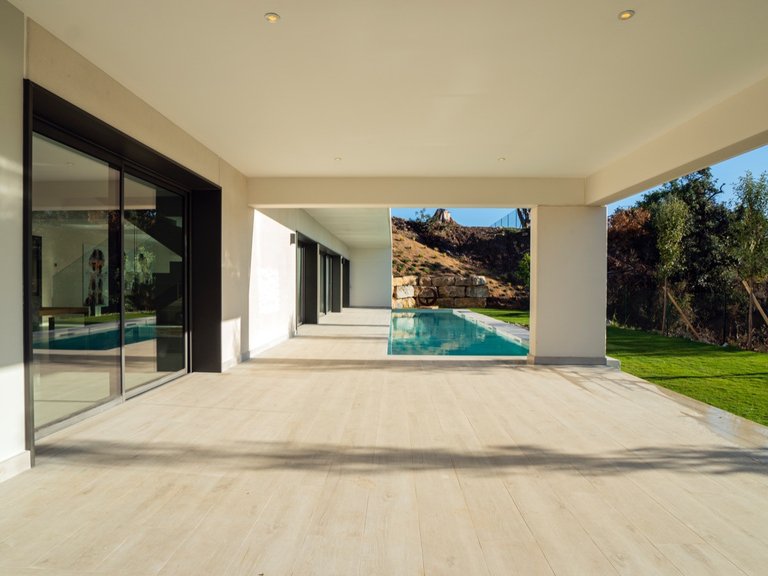 LUXURIOUS CONTEMPORARY VILLA WITH MEDITERRANEAN VIEWS 22