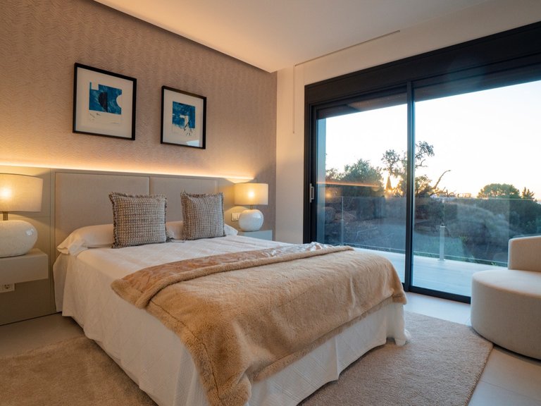LUXURIOUS CONTEMPORARY VILLA WITH MEDITERRANEAN VIEWS 4