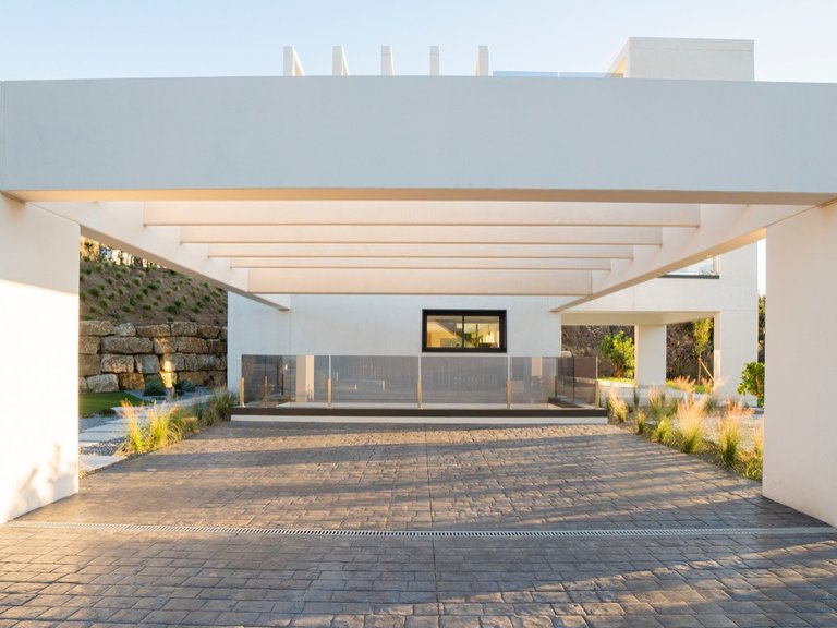 LUXURIOUS CONTEMPORARY VILLA WITH MEDITERRANEAN VIEWS 10