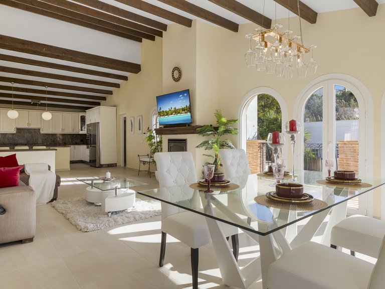 CHARMING VILLA WITH MOUNTAIN AND GOLF VIEWS FOR SALE IN VALLE ROMANO, ESTEPONA 7