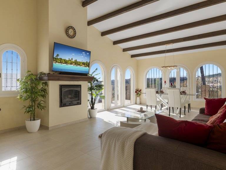 CHARMING VILLA WITH MOUNTAIN AND GOLF VIEWS FOR SALE IN VALLE ROMANO, ESTEPONA 3