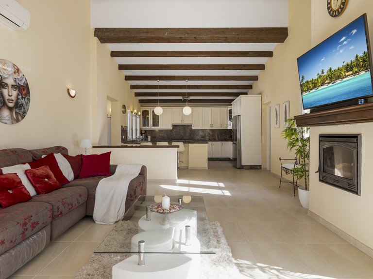 CHARMING VILLA WITH MOUNTAIN AND GOLF VIEWS FOR SALE IN VALLE ROMANO, ESTEPONA 8