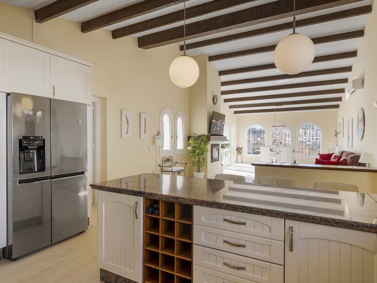 CHARMING VILLA WITH MOUNTAIN AND GOLF VIEWS FOR SALE IN VALLE ROMANO, ESTEPONA 11