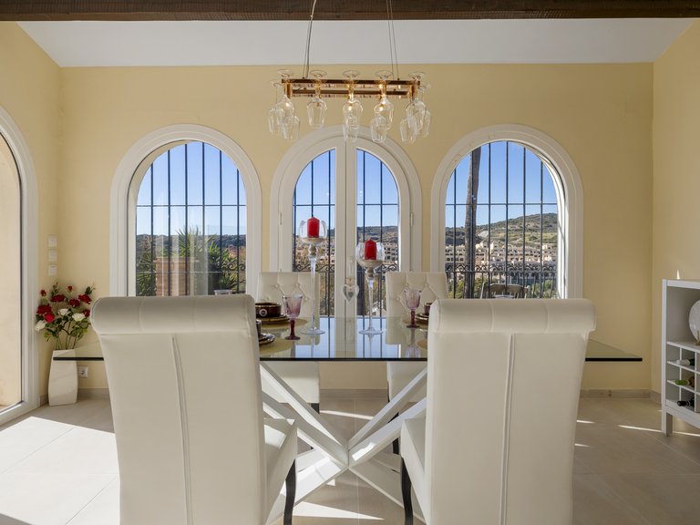 CHARMING VILLA WITH MOUNTAIN AND GOLF VIEWS FOR SALE IN VALLE ROMANO, ESTEPONA 9