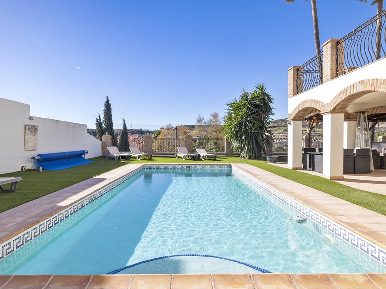 CHARMING VILLA WITH MOUNTAIN AND GOLF VIEWS FOR SALE IN VALLE ROMANO, ESTEPONA 6