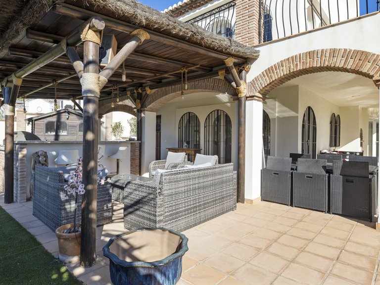 CHARMING VILLA WITH MOUNTAIN AND GOLF VIEWS FOR SALE IN VALLE ROMANO, ESTEPONA 15