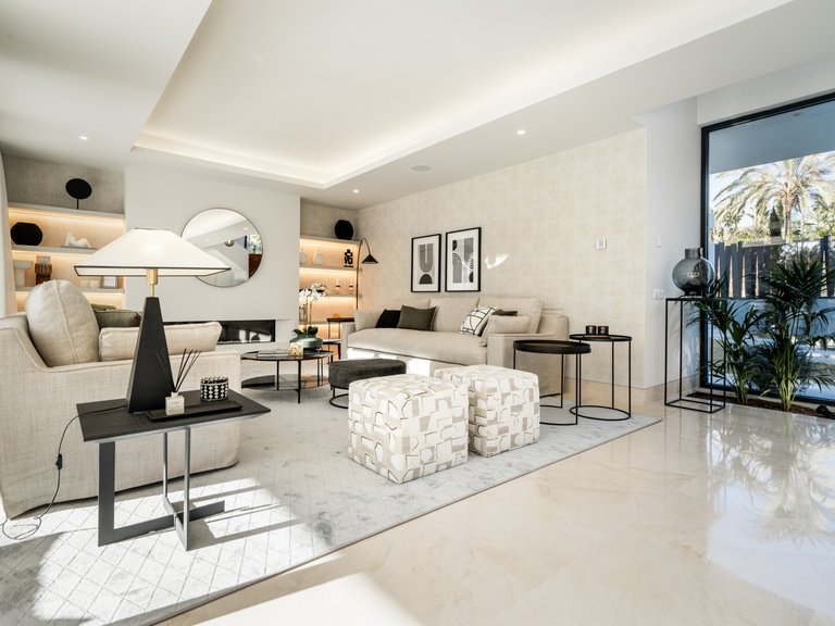 LUXURY VILLA FOR SALE IN EL CAMPANARIO 4