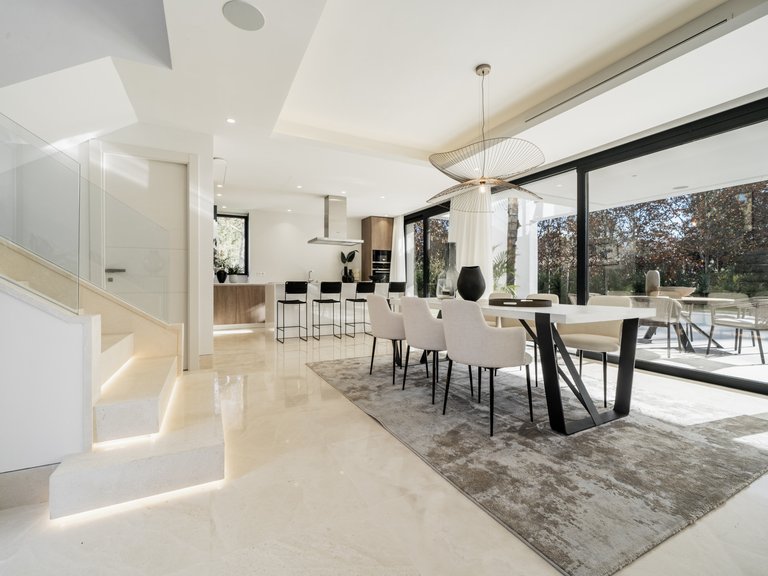 LUXURY VILLA FOR SALE IN EL CAMPANARIO 14