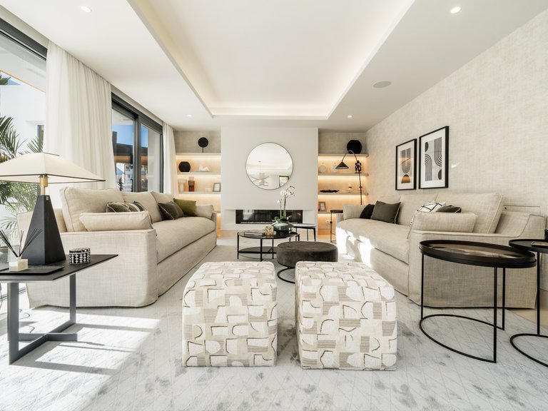 LUXURY VILLA FOR SALE IN EL CAMPANARIO 11
