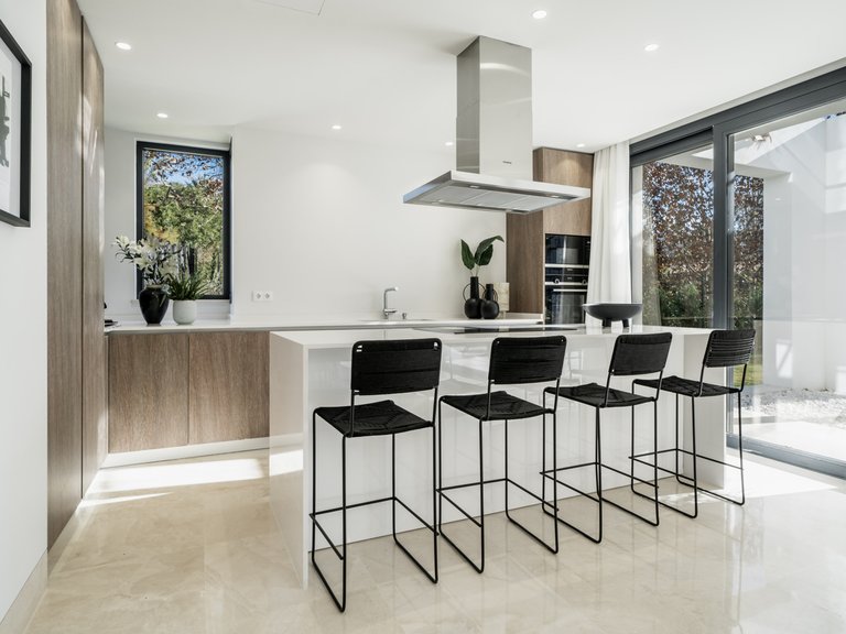 LUXURY VILLA FOR SALE IN EL CAMPANARIO 16