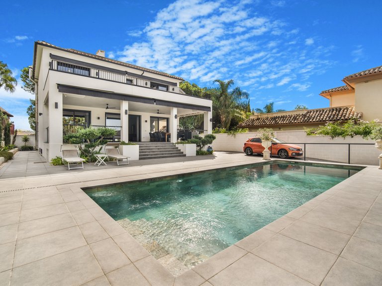 WELCOMING VILLA FOR SALE IN RIO REAL, MARBELLA 19