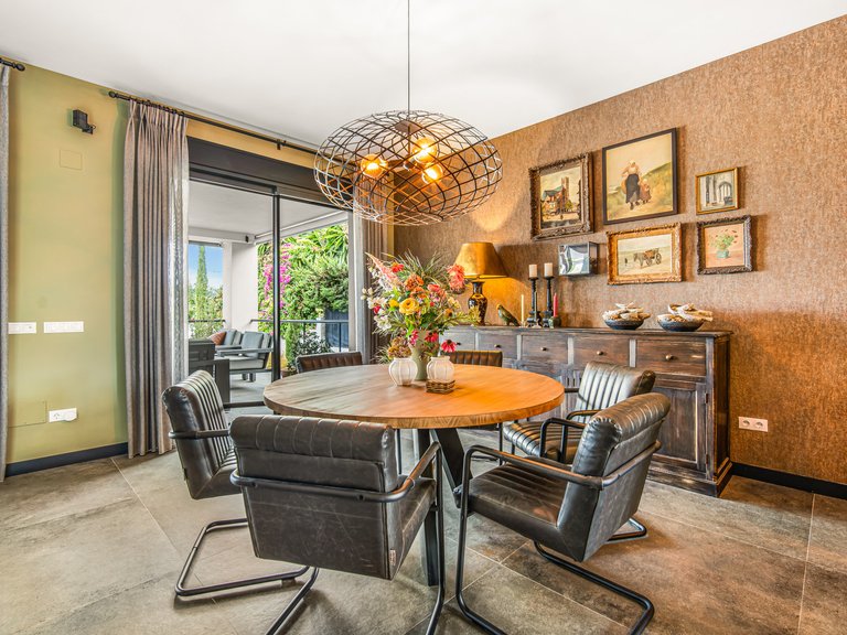 WELCOMING VILLA FOR SALE IN RIO REAL, MARBELLA 11