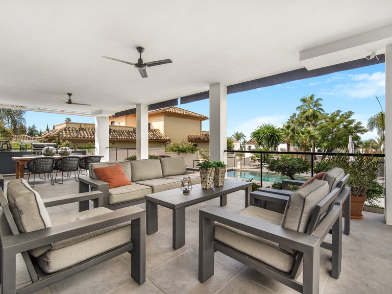 WELCOMING VILLA FOR SALE IN RIO REAL, MARBELLA 7