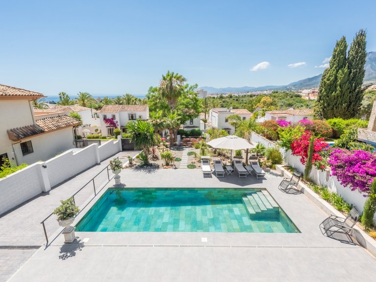 WELCOMING VILLA FOR SALE IN RIO REAL, MARBELLA 33