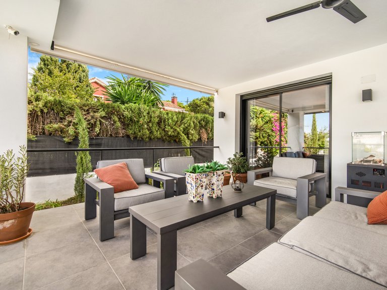 WELCOMING VILLA FOR SALE IN RIO REAL, MARBELLA 8