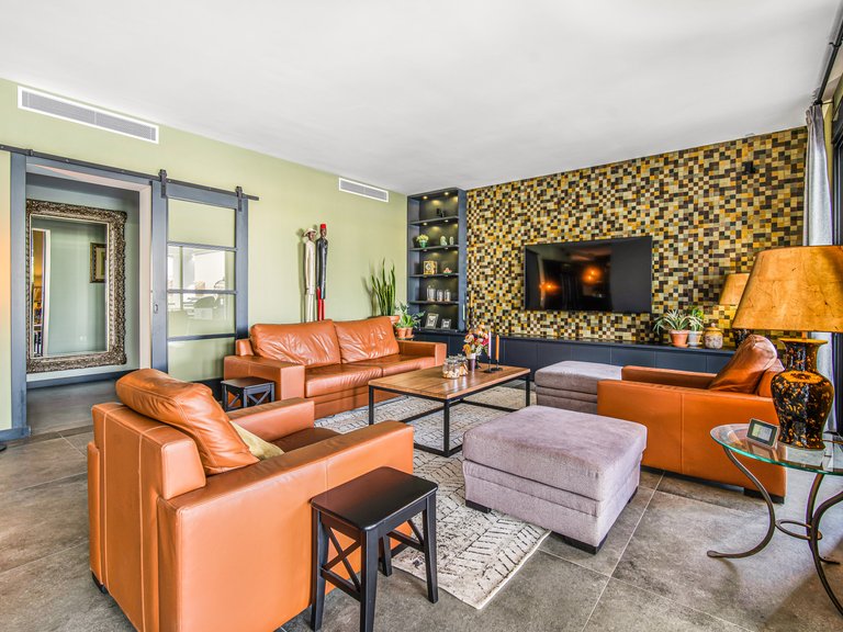 WELCOMING VILLA FOR SALE IN RIO REAL, MARBELLA 12