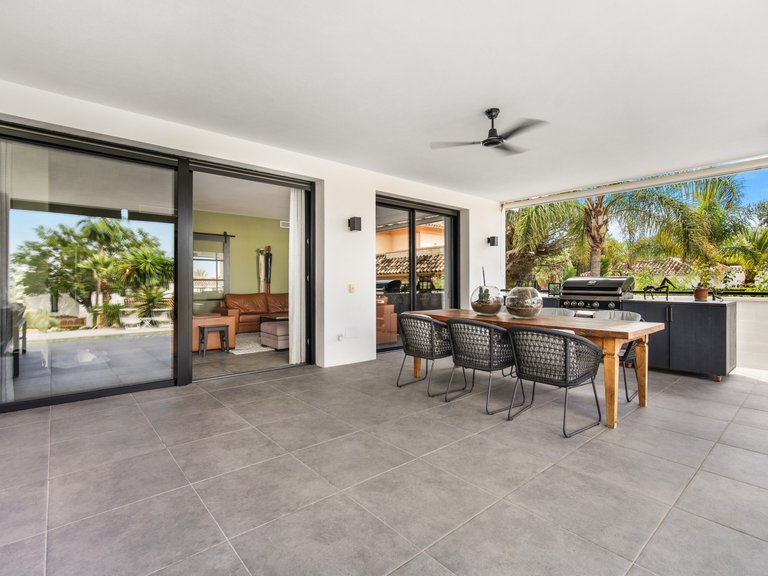WELCOMING VILLA FOR SALE IN RIO REAL, MARBELLA 15