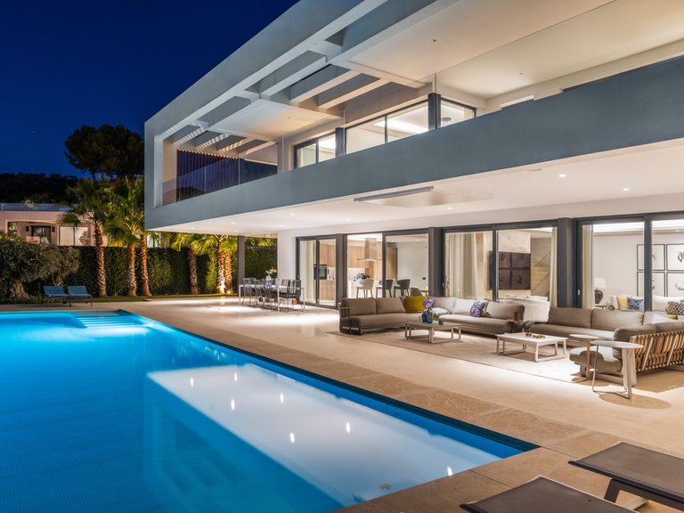 IMPRESSIVE CONTEMPORARY VILLA FOR SALE IN NUEVA ANDALUCIA, MARBELLA 4