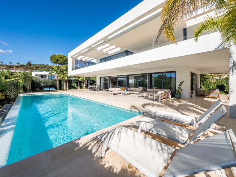 IMPRESSIVE CONTEMPORARY VILLA FOR SALE IN NUEVA ANDALUCIA, MARBELLA 9