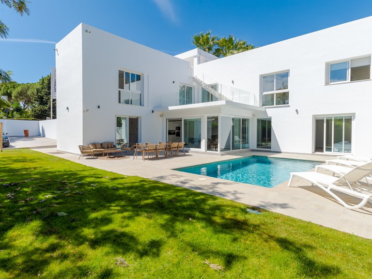 Villa for Sale in Nueva Andalucia Malaga 1