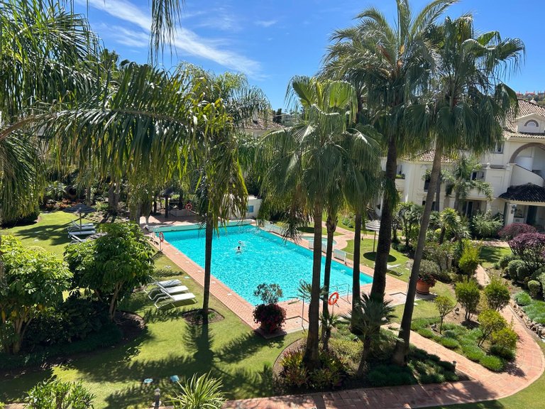 DUPLEX EN PREMIÈRE LIGNE DE GOLF À VENDRE À NUEVA ANDALUCÍA, MARBELLA 1