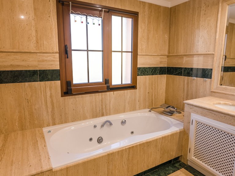 CHARMING FAMILY VILLA FOR SALE IN THE HEART OF MARBELLA 24