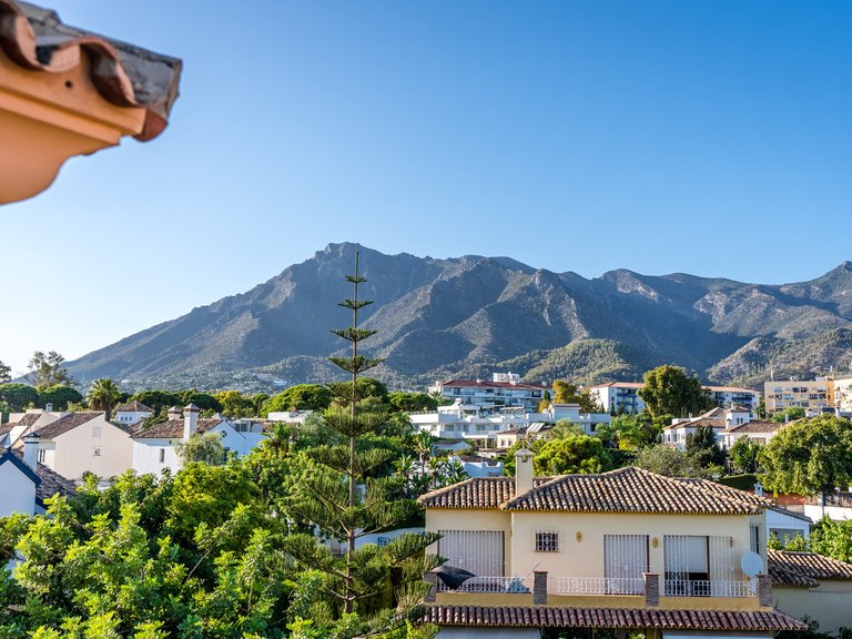 CHARMING FAMILY VILLA FOR SALE IN THE HEART OF MARBELLA 29