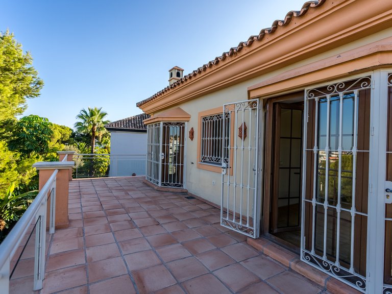 CHARMING FAMILY VILLA FOR SALE IN THE HEART OF MARBELLA 28
