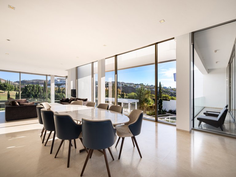 CONTEMPORARY VILLA WITHIN GOLF RESORT FOR SALE IN BENAHAVÍS 4