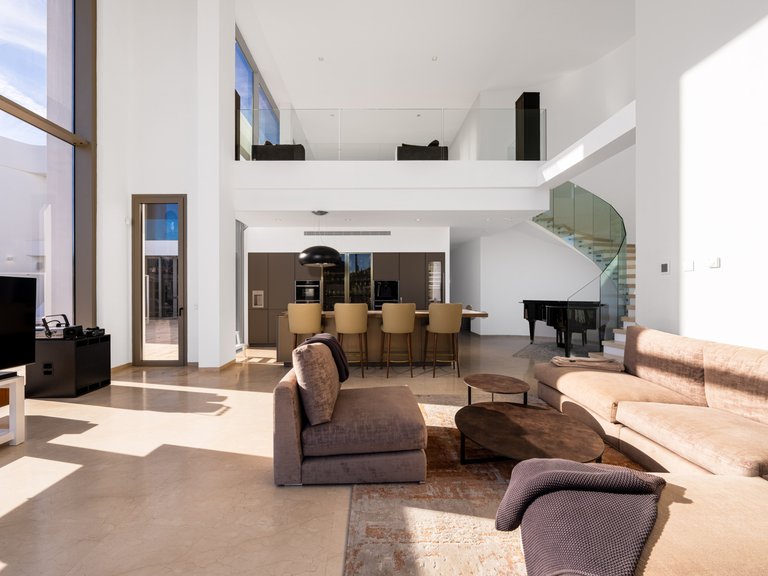 CONTEMPORARY VILLA WITHIN GOLF RESORT FOR SALE IN BENAHAVÍS 2
