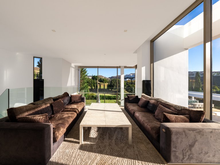 CONTEMPORARY VILLA WITHIN GOLF RESORT FOR SALE IN BENAHAVÍS 11