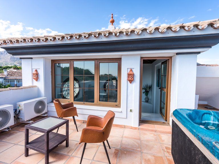 ENTZÜCKENDE FAMILIENVILLA ZUM VERKAUF IM HERZEN VON MARBELLA 3