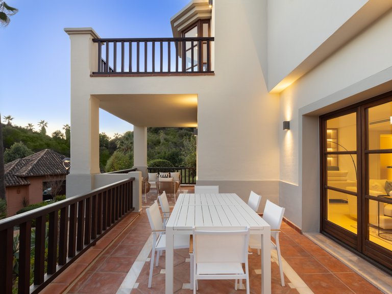 ENTZÜCKENDES MITTELMEER-STADTHAUS ZUM VERKAUF AN DER GOLDEN MILE VON MARBELLA 12