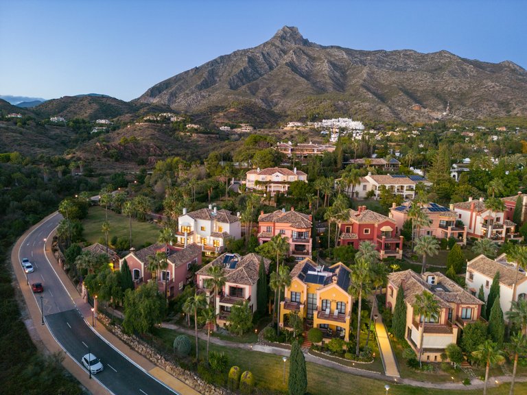 ENTZÜCKENDES MITTELMEER-STADTHAUS ZUM VERKAUF AN DER GOLDEN MILE VON MARBELLA 21