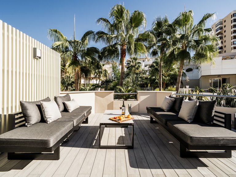 CONTEMPORARY 2-BEDROOM APARTMENT FOR SALE NEAR PUERTO BANUS, MARBELLA 3