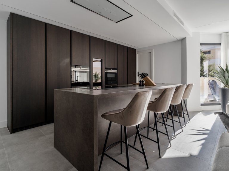 CONTEMPORARY 2-BEDROOM APARTMENT FOR SALE NEAR PUERTO BANUS, MARBELLA 11
