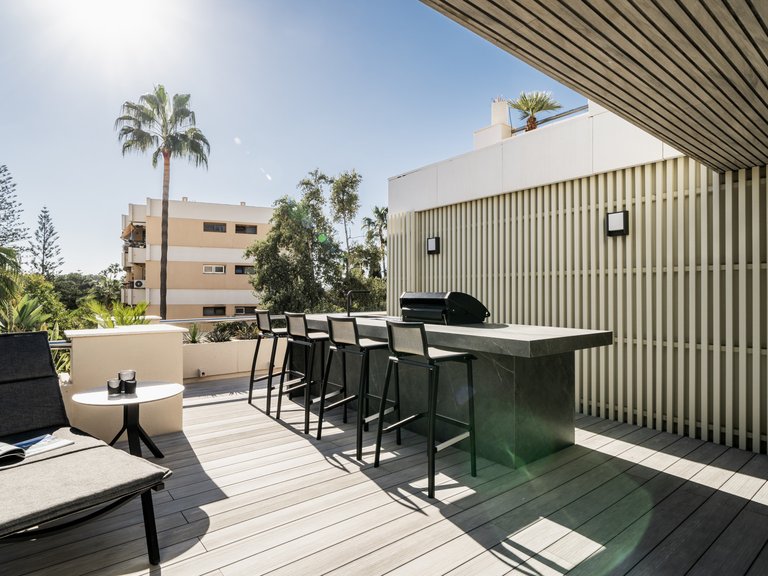 CONTEMPORARY 2-BEDROOM APARTMENT FOR SALE NEAR PUERTO BANUS, MARBELLA 5
