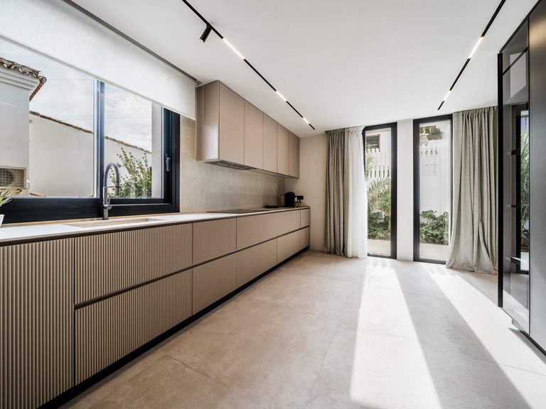 VILLA ESTÉTICA EN VENTA CERCA DE PUERTO BANÚS, MARBELLA 2