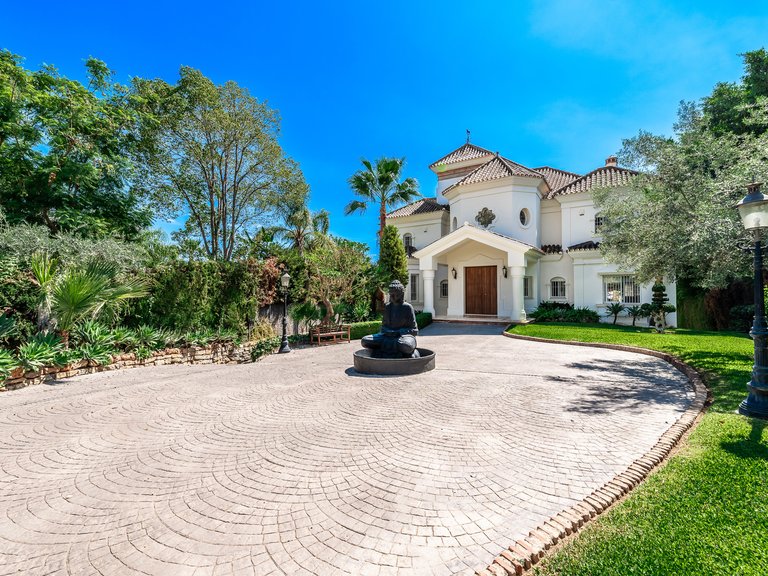 Villa for Sale in Nueva Andalucia Malaga 6
