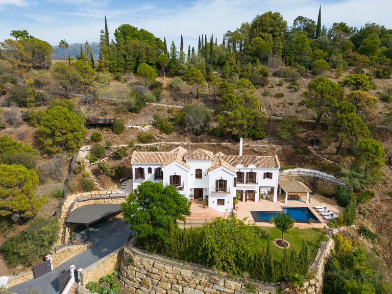 BEZAUBERNDE FAMILIENVILLA ZUM VERKAUF IN EL MADRONAL, BENAHAVIS 9