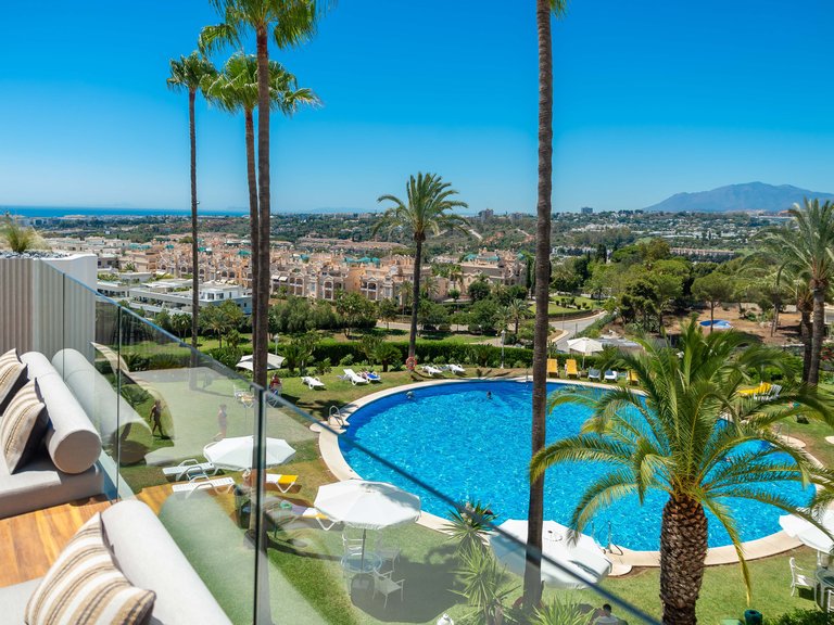 HERRLICHE FAMILIENWOHNUNG MIT PANORAMAUSSICHT ZUM VERKAUF AUF DER GOLDEN MILE 14