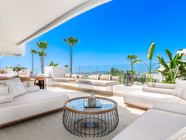 HERRLICHE FAMILIENWOHNUNG MIT PANORAMAUSSICHT ZUM VERKAUF AUF DER GOLDEN MILE 12