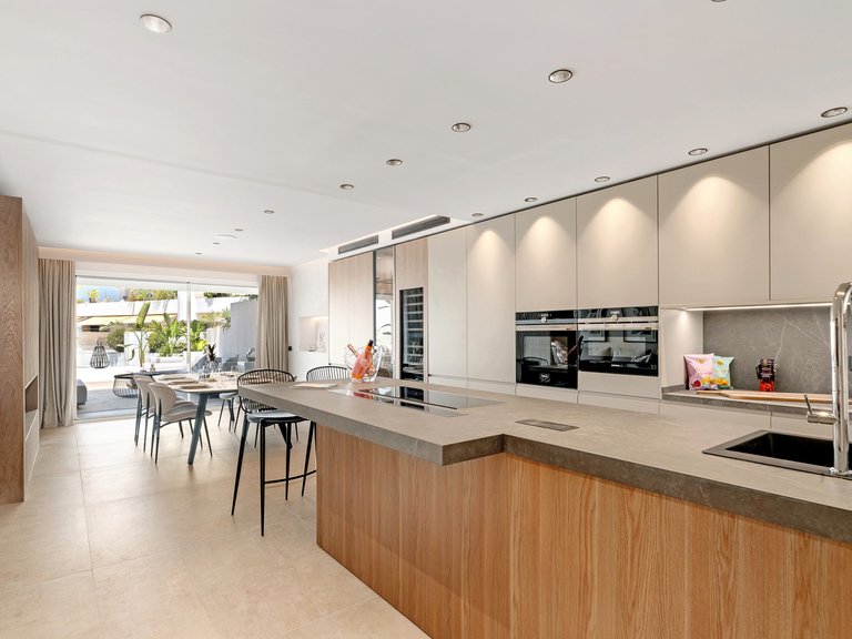 HERRLICHE FAMILIENWOHNUNG MIT PANORAMAUSSICHT ZUM VERKAUF AUF DER GOLDEN MILE 8