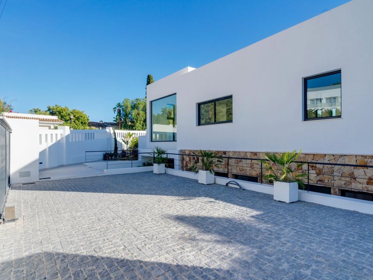 Villa for Sale in Marbella Este Malaga 11