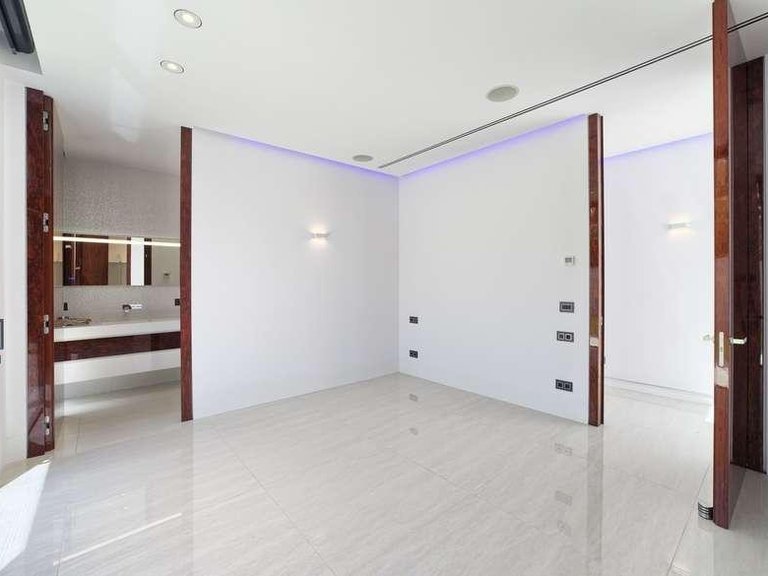 Villa for Sale in Nueva Andalucia Malaga 11
