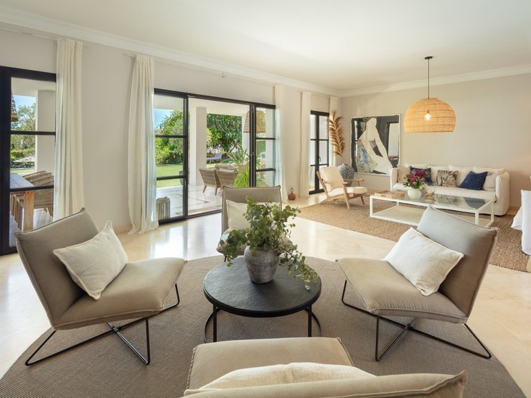 HERVORRAGENDE VILLA ZUM VERKAUF IN EL PARAISO 12