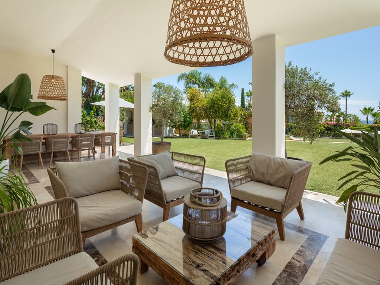 HERVORRAGENDE VILLA ZUM VERKAUF IN EL PARAISO 9