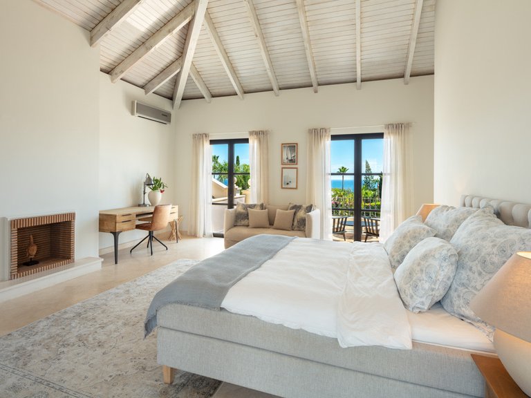 HERVORRAGENDE VILLA ZUM VERKAUF IN EL PARAISO 20
