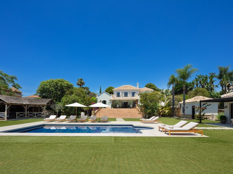 HERVORRAGENDE VILLA ZUM VERKAUF IN EL PARAISO 5